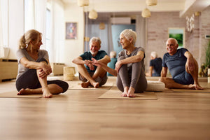 Senioren beim Yoga